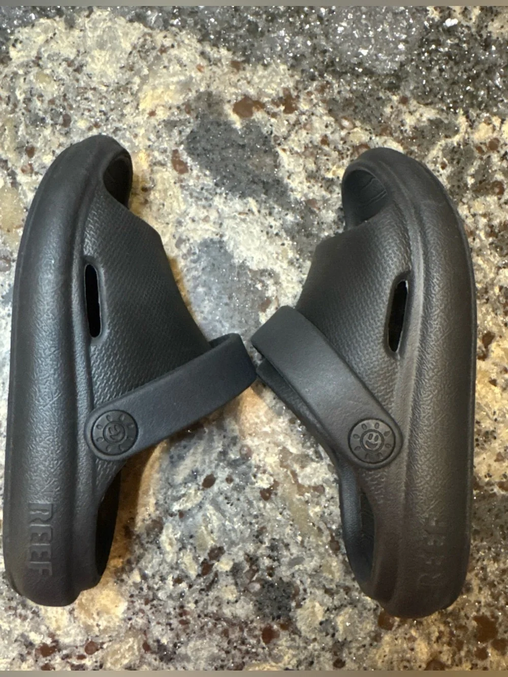 Reef Little Rio Slide Black Size 8 Hardly Used